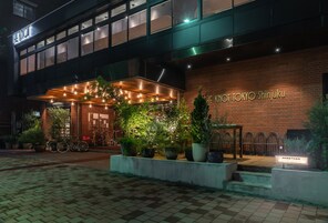 Front of property - evening/night