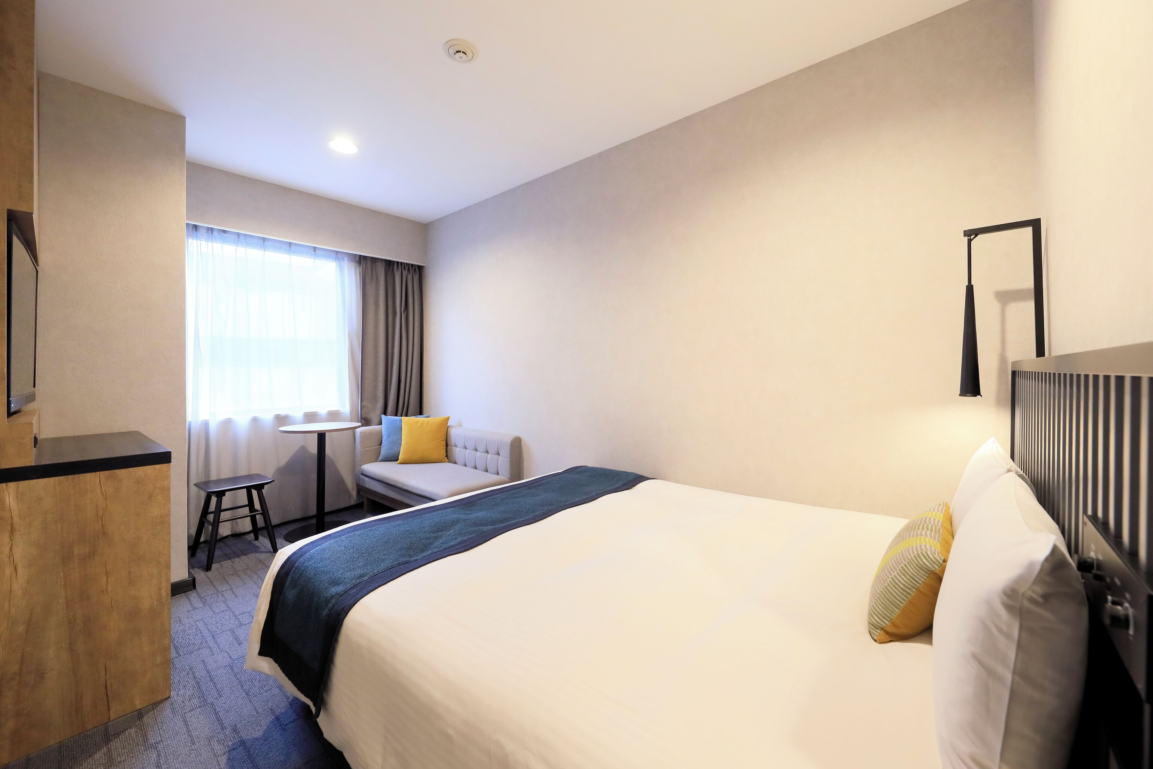 高级双人房 (16 Sqm, with Sofa) | 羽绒被、客房内保险箱、免费 WiFi、床单