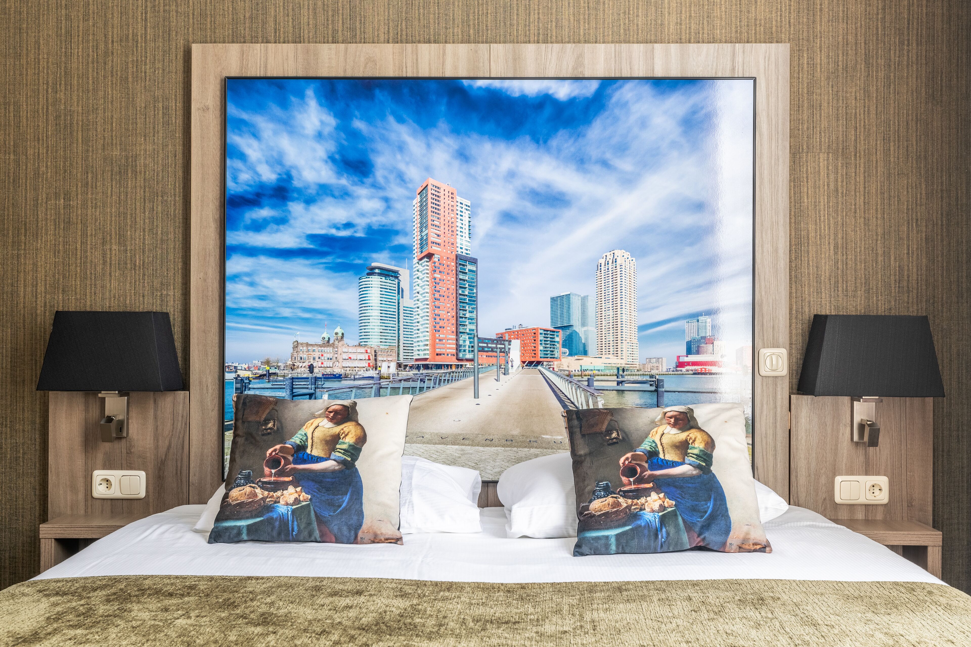 economy double room | 1 bedroom, minibar, in-room safe, desk