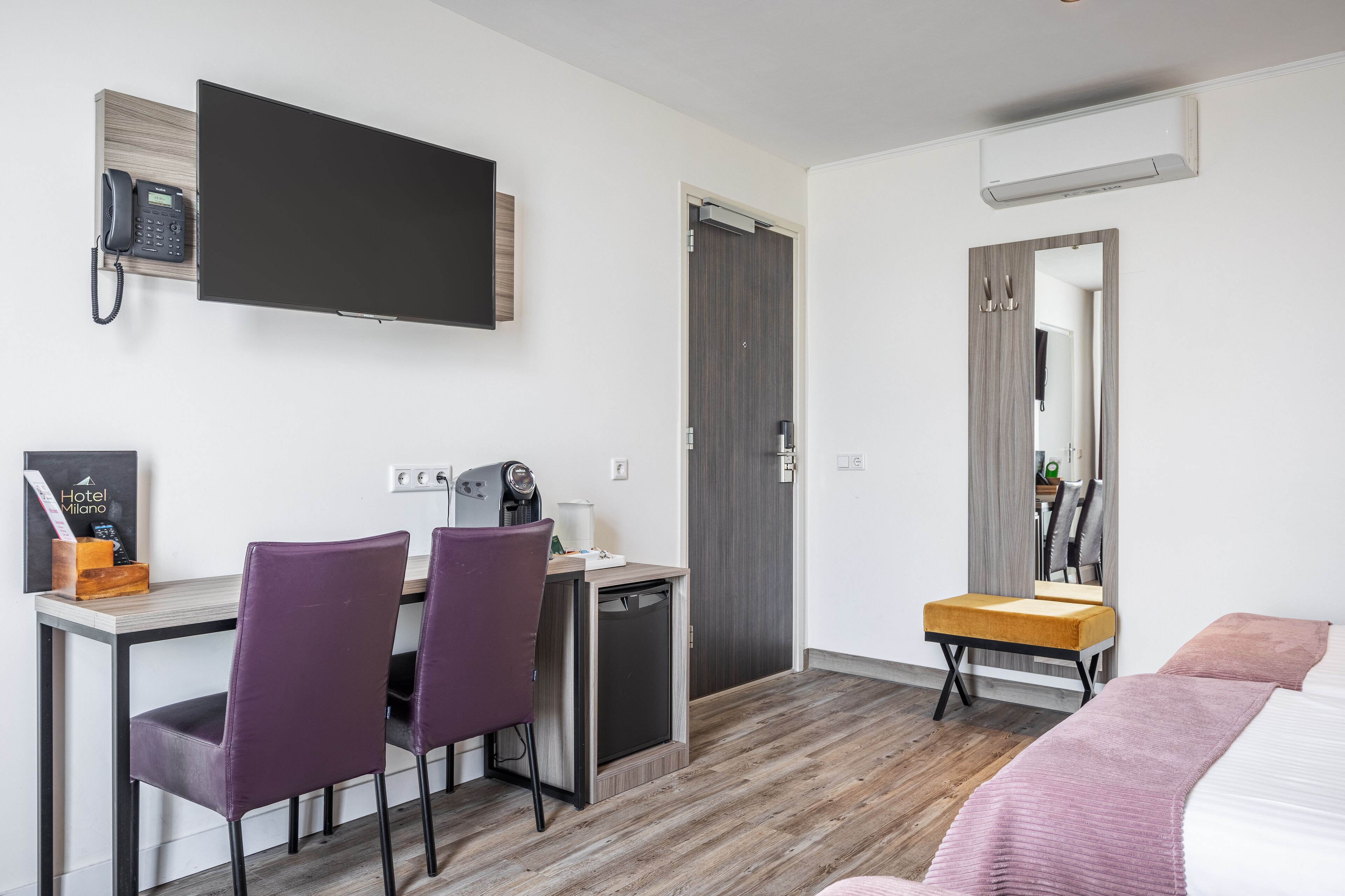 triple room, 3 single beds (only by stairs) | 1 bedroom, minibar, in-room safe, desk