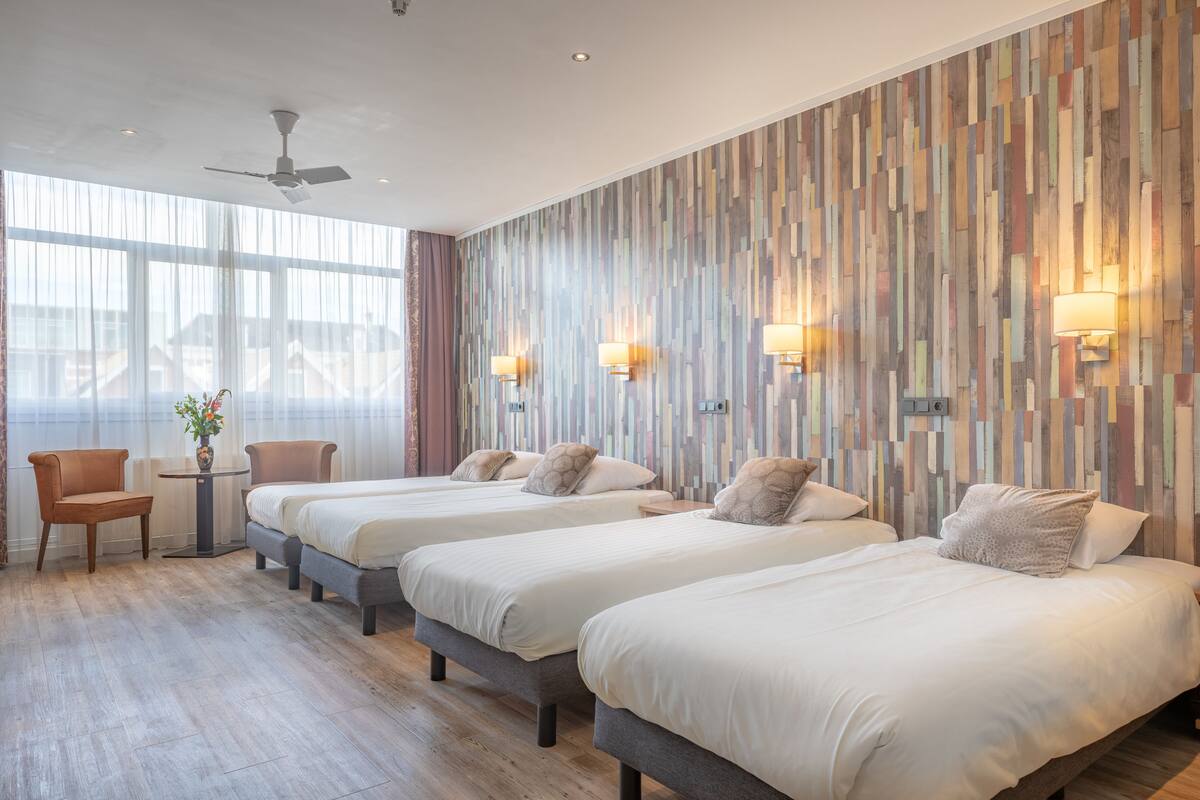 quadruple room (only by stairs) | 1 bedroom, minibar, in-room safe, desk