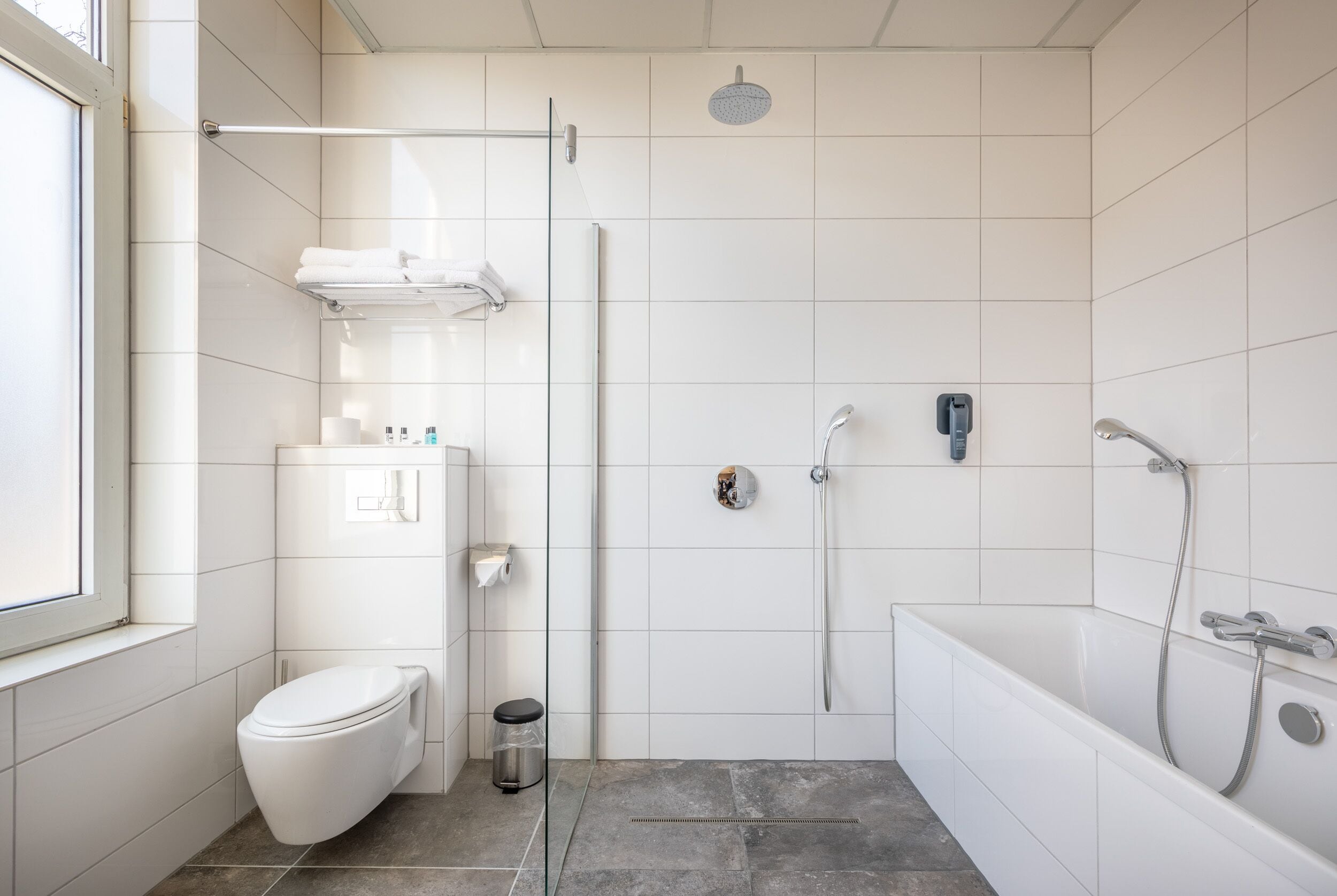 rainfall showerhead, free toiletries, hair dryer, towels