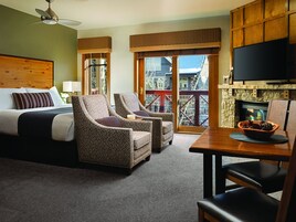 免费 WiFi、床单、闹钟