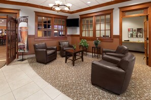 Lobby - Baymont by Wyndham Jamestown Conference Center & Water Park (Jamestown)