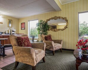 Lobby - Econo Lodge Inn & Suites Lugoff (Lugoff)