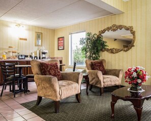 Lobby - Econo Lodge Inn & Suites Lugoff (Lugoff)