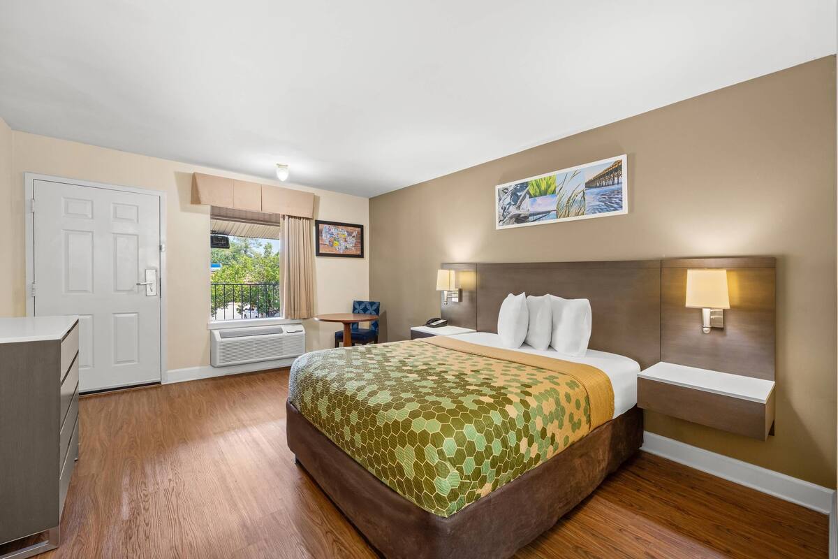 Habitación estándar, 1 cama de matrimonio, no fumadores | Cortinas opacas, tabla de planchar con plancha, camas supletorias