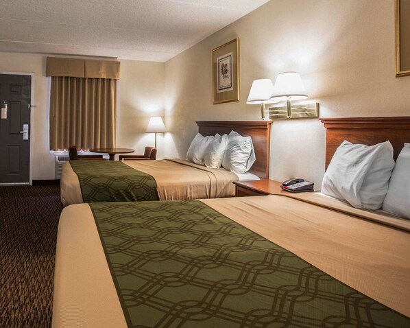 Blackout drapes, iron/ironing board, rollaway beds, free WiFi - Econo Lodge Inn & Suites Lugoff (Lugoff)