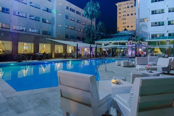 Outdoor pool, pool umbrellas, sun loungers