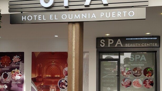 Une enseigne pour le centre de beauté SPA de l’hôtel El Oumnia Puerto.