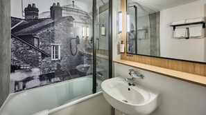 Combined shower/bathtub, eco-friendly toiletries, hair dryer, towels