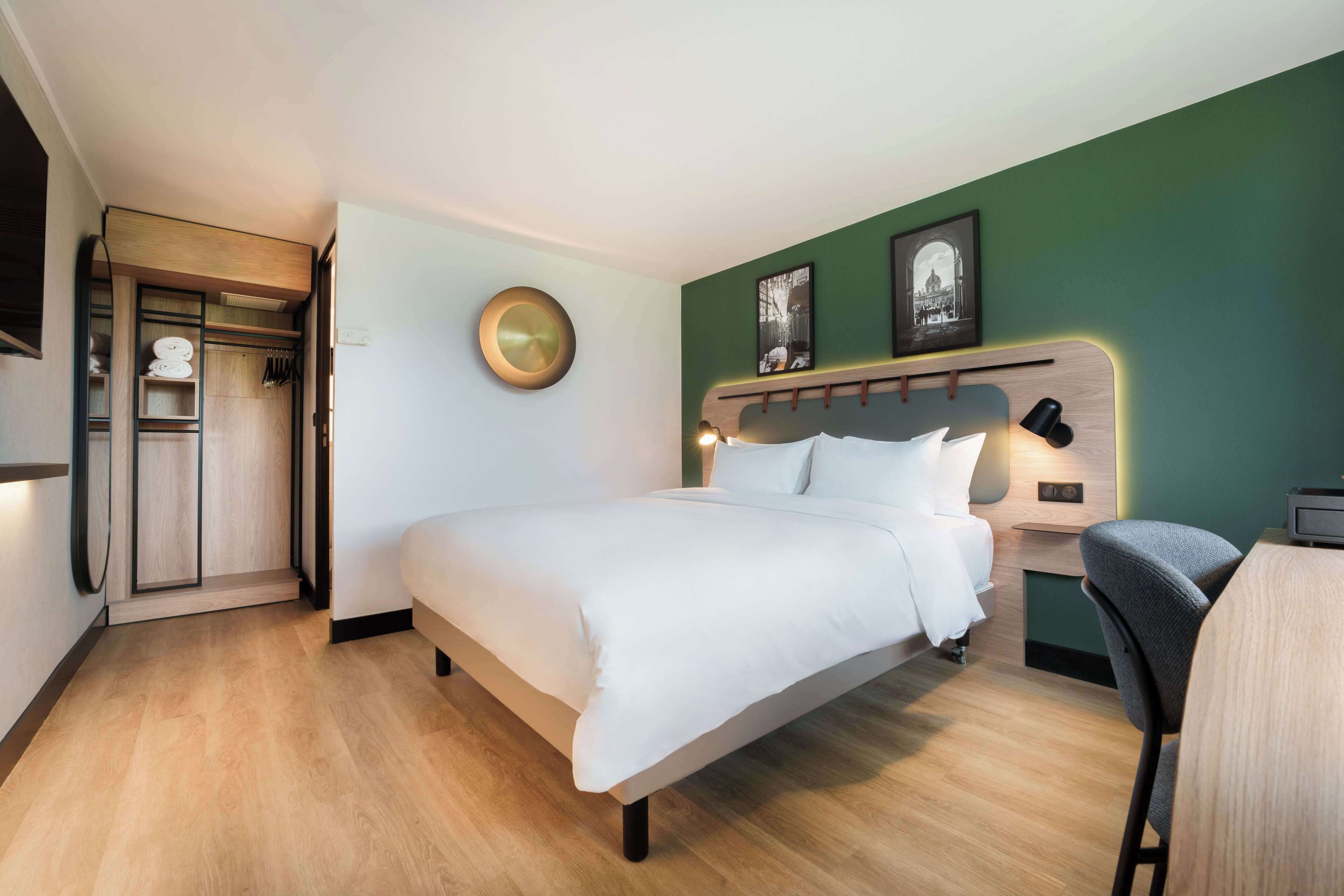 Habitación superior, 1 cama de matrimonio grande | Ropa de cama de alta calidad, escritorio, cortinas opacas