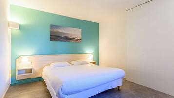 Desk, free WiFi, bed sheets