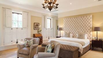 Hypo-allergenic bedding, minibar, in-room safe, desk