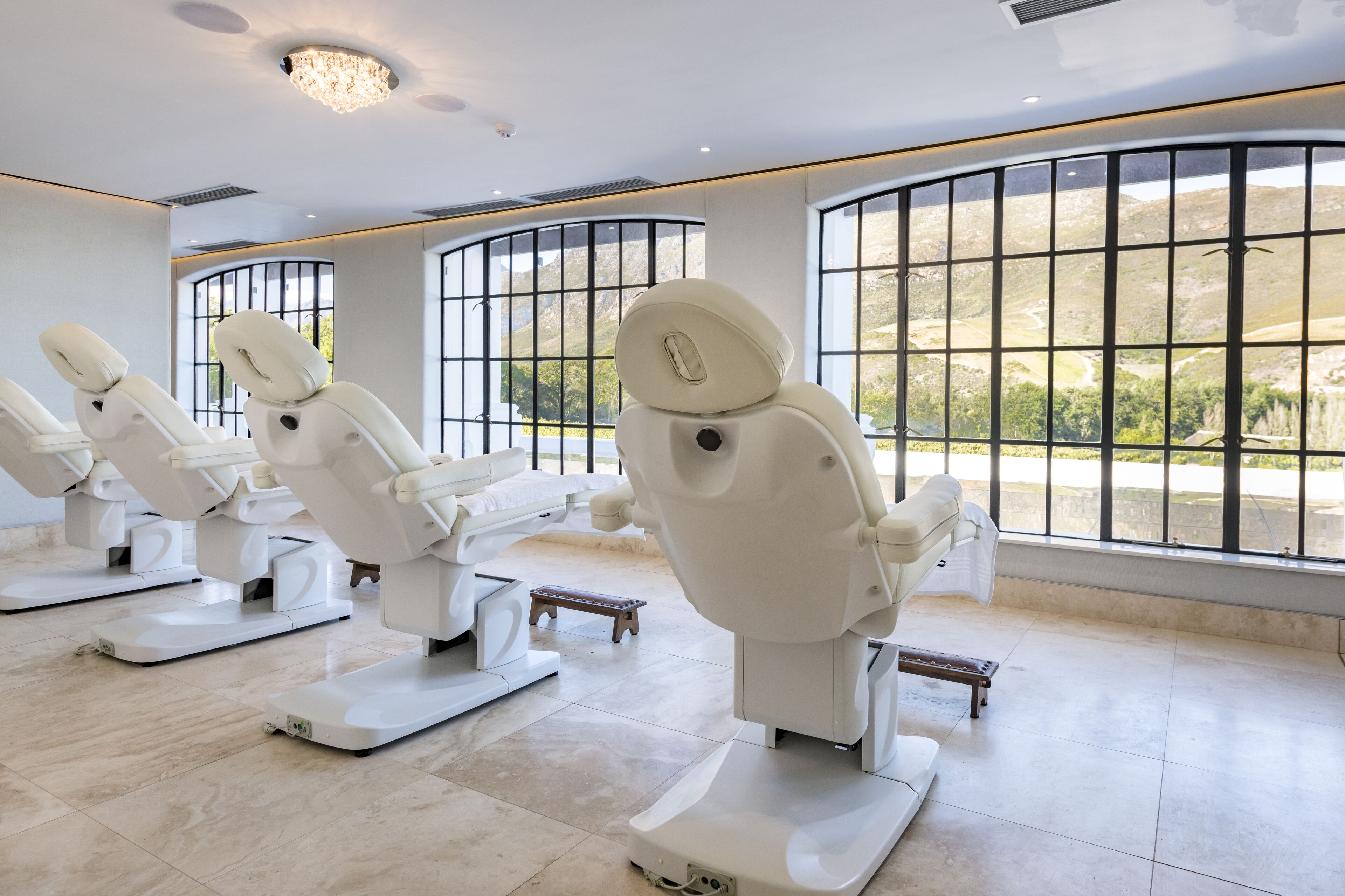 couples treatment room(s), sauna, hot tub, steam room, body treatments