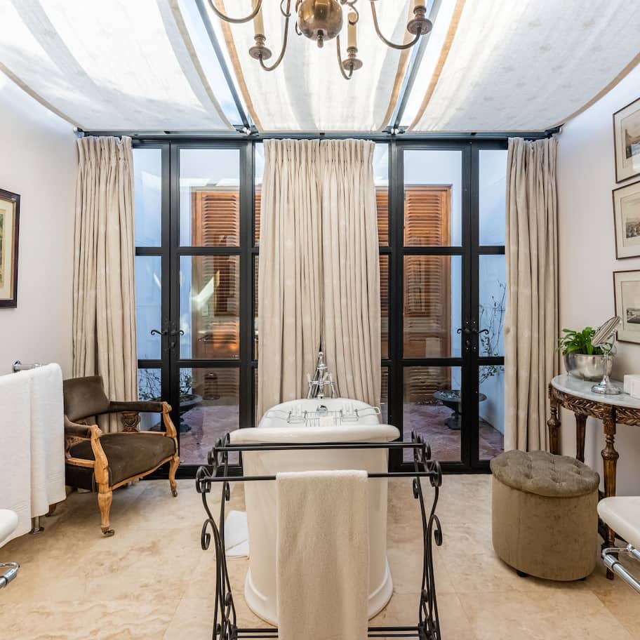 Hypo-allergenic bedding, minibar, in-room safe, desk