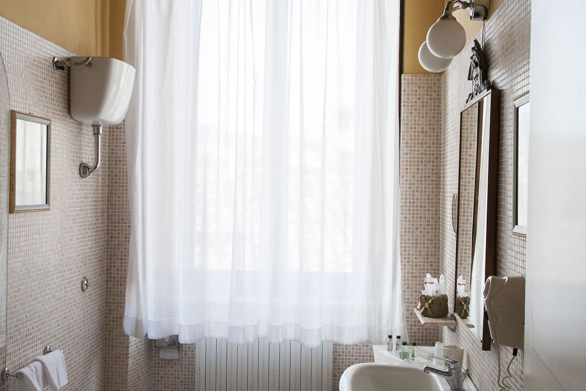 junior suite | bathroom | free toiletries, hair dryer, slippers, bidet
