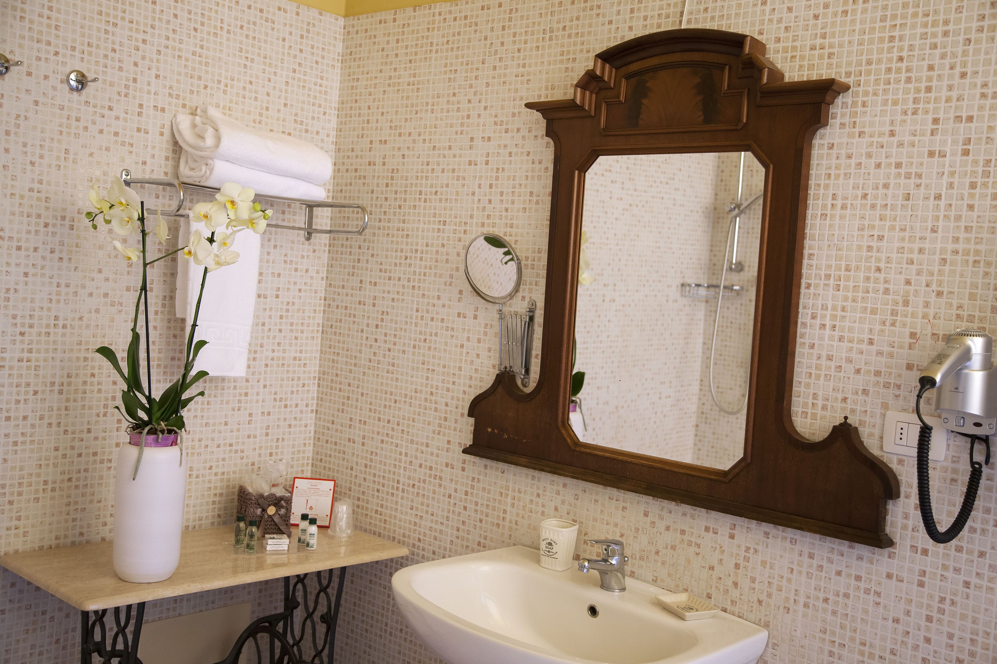 executive suite, 1 bedroom | bathroom | free toiletries, hair dryer, slippers, bidet