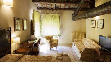 Junior Suite | Down comforters, minibar, in-room safe, individually furnished