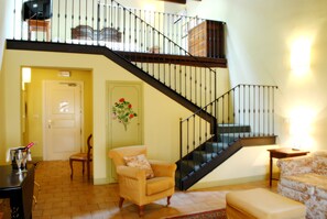 Executive Suite, 1 Bedroom | Living room | TV