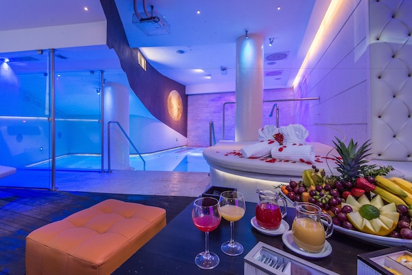 Sauna, bain Ă remous, hammam, massages des tissus profonds
