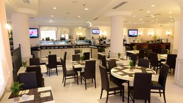 Daily full breakfast (EUR 12 per person)