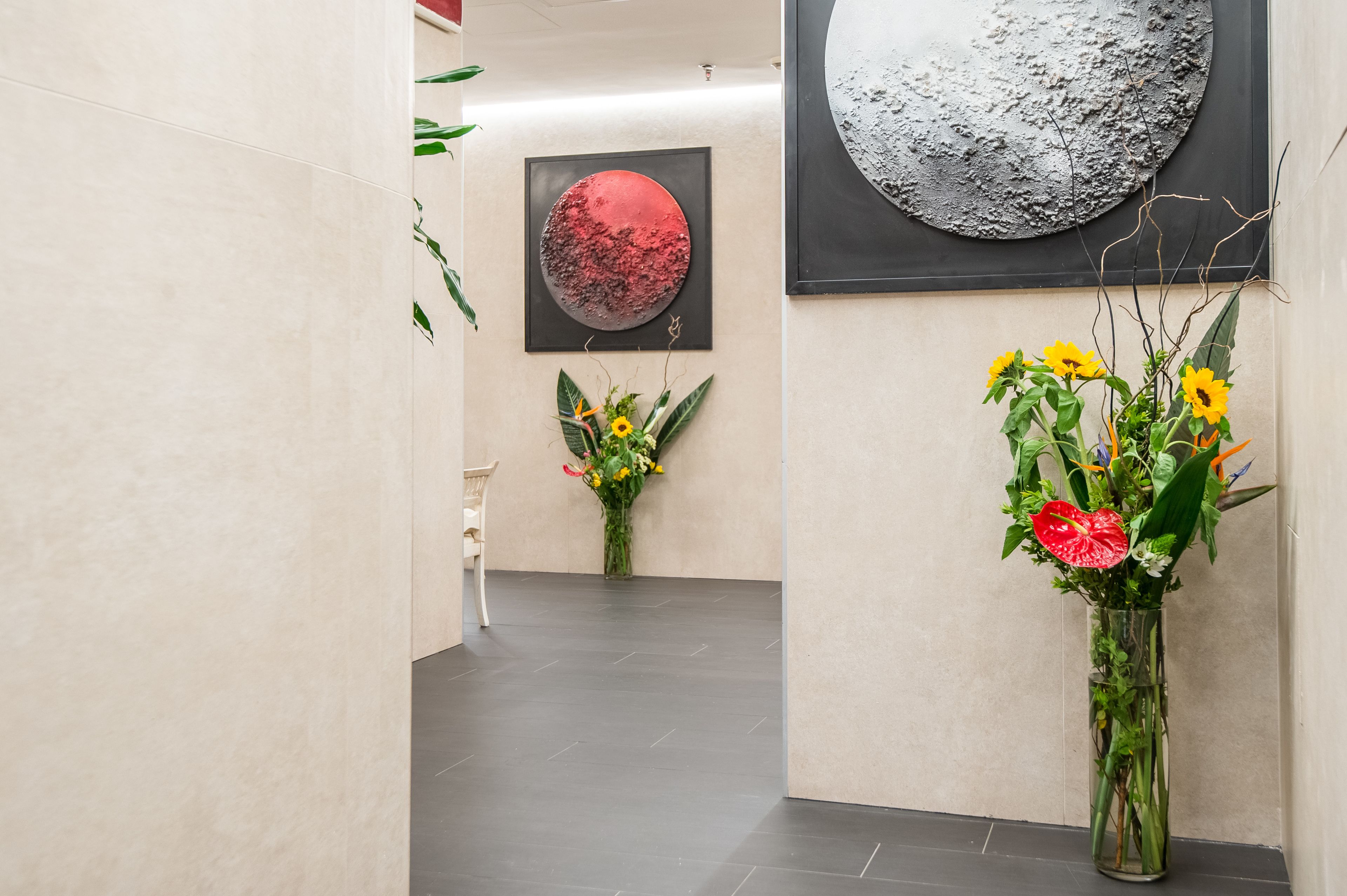 sauna, hot tub, steam room, deep-tissue massages, sports massages