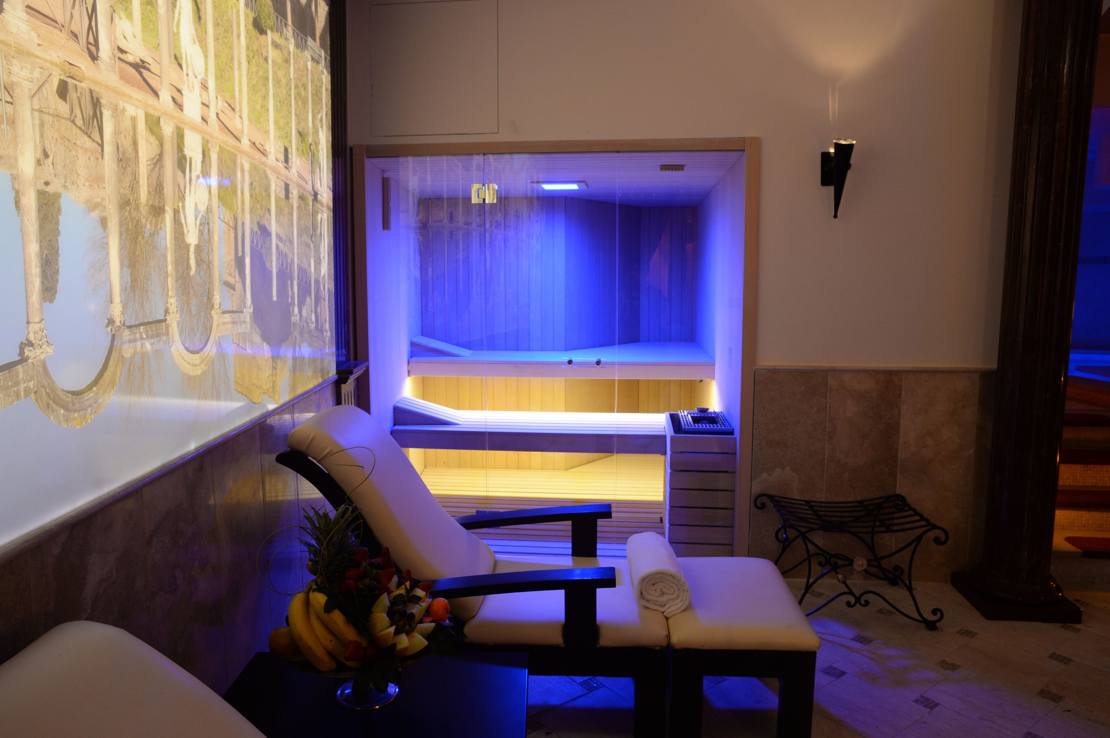 sauna, hot tub, steam room, deep-tissue massages, sports massages