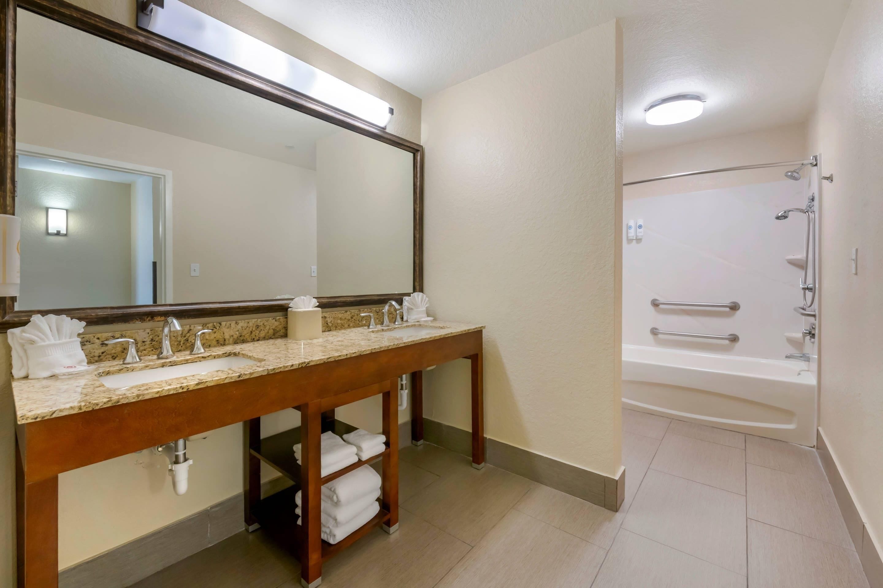 Executive Suite, 1 King Bed with Sofa bed, Non Smoking | 1 bedroom, premium bedding, pillowtop beds, desk