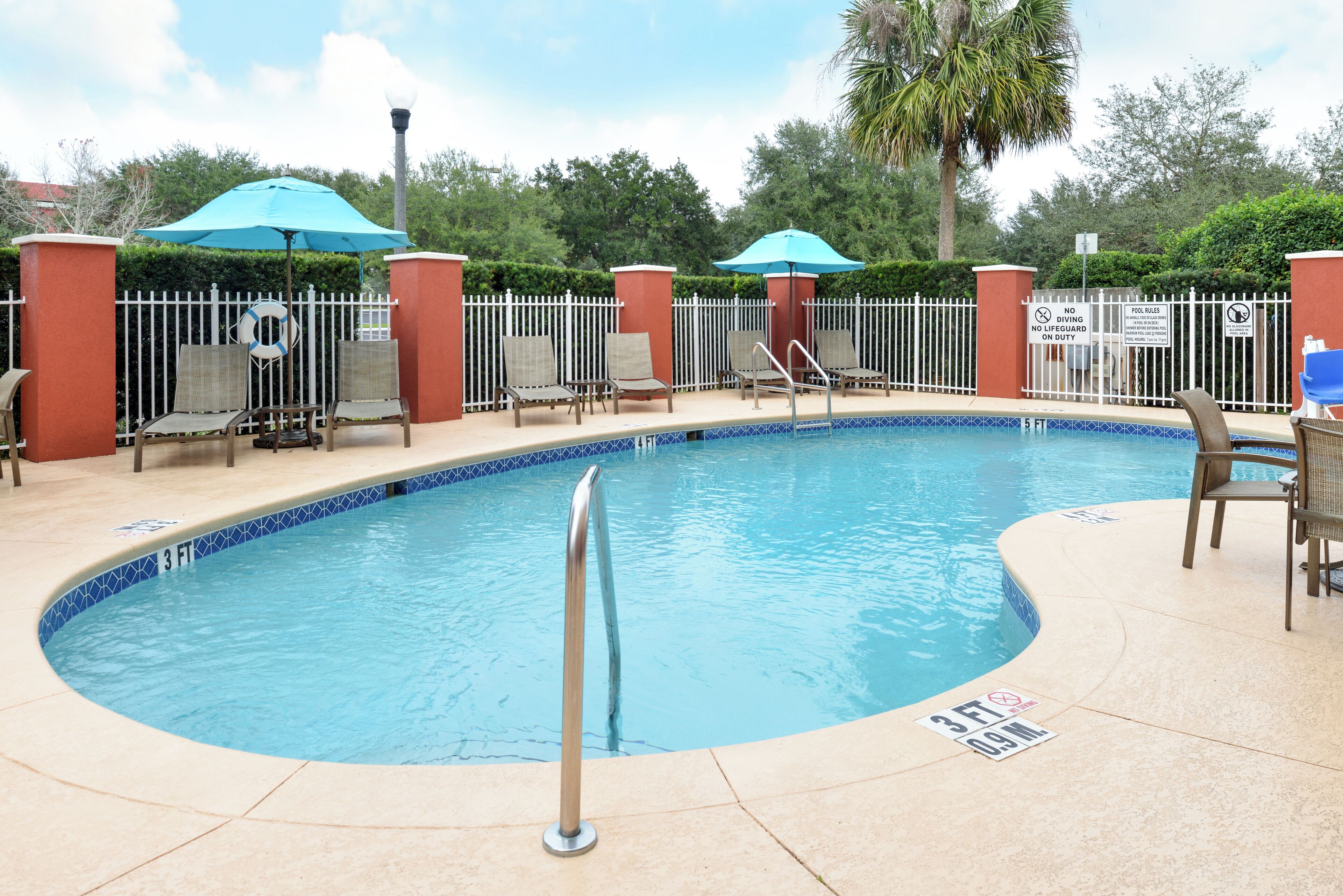 Outdoor pool, pool umbrellas, sun loungers