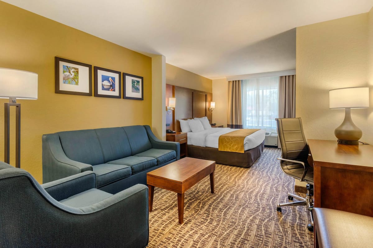 1 bedroom, premium bedding, pillowtop beds, desk