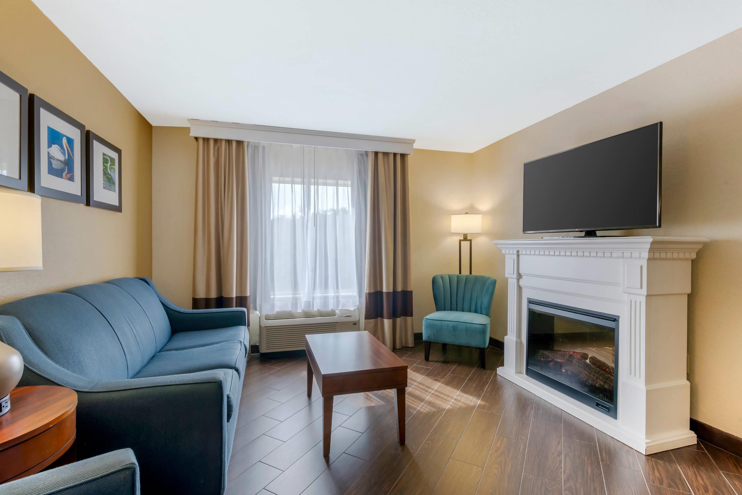 1 bedroom, premium bedding, pillowtop beds, desk