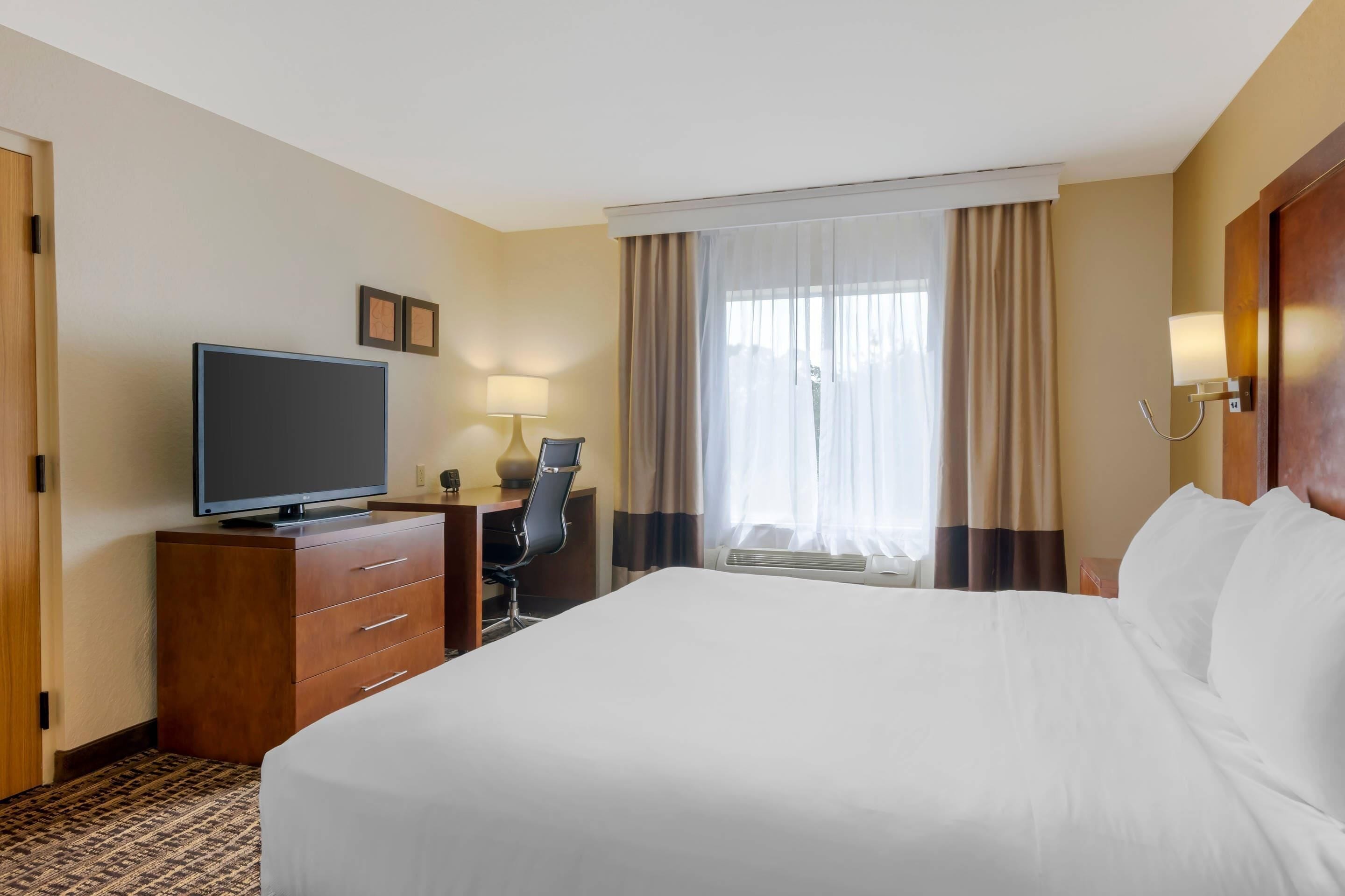 1 bedroom, premium bedding, pillowtop beds, desk