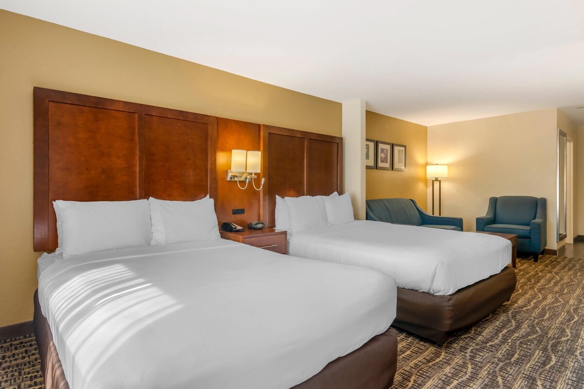 1 bedroom, premium bedding, pillowtop beds, desk