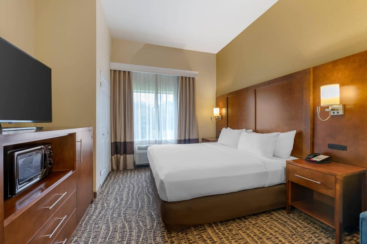 1 bedroom, premium bedding, pillowtop beds, desk