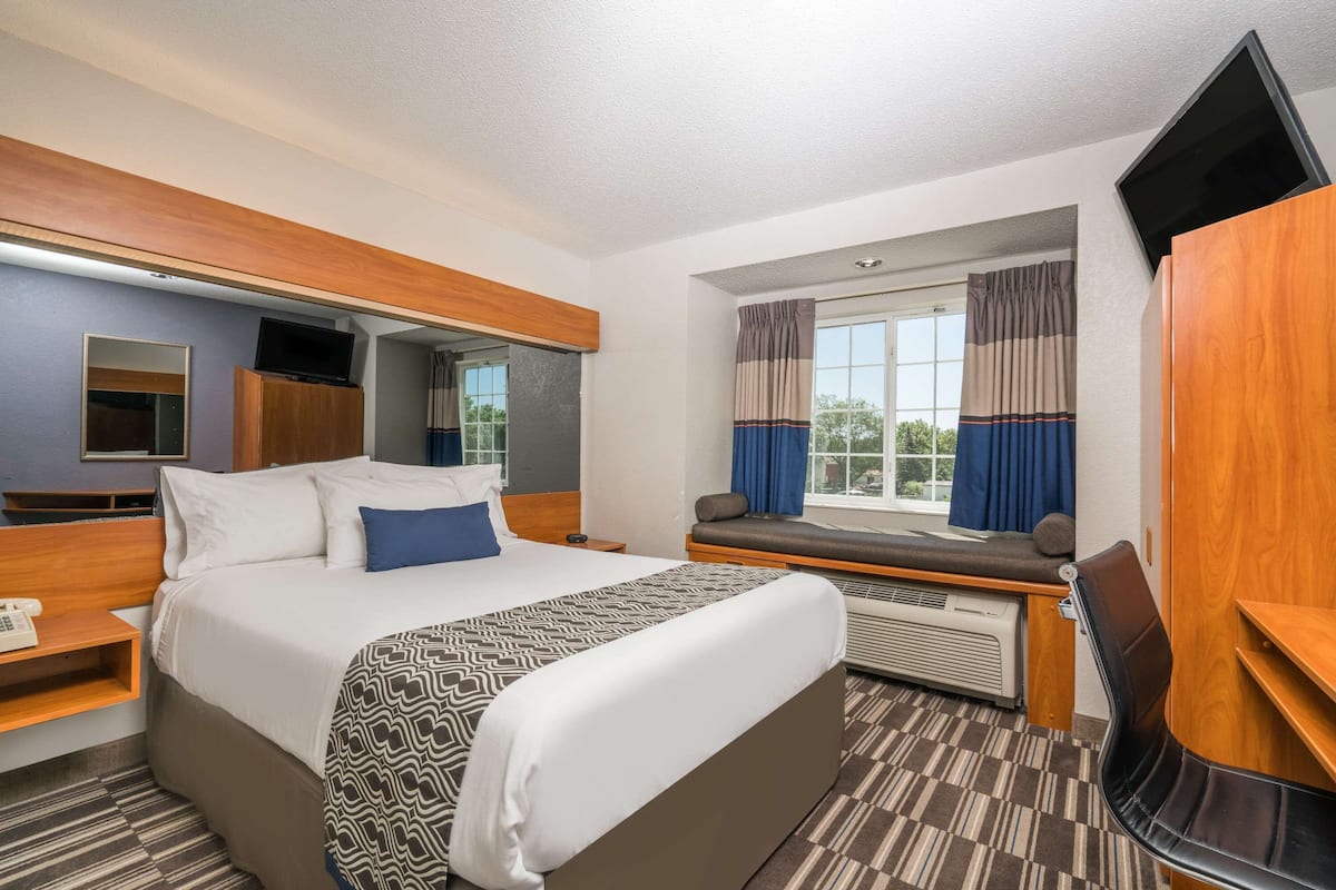 In-room safe, desk, blackout drapes, free cribs/infant beds