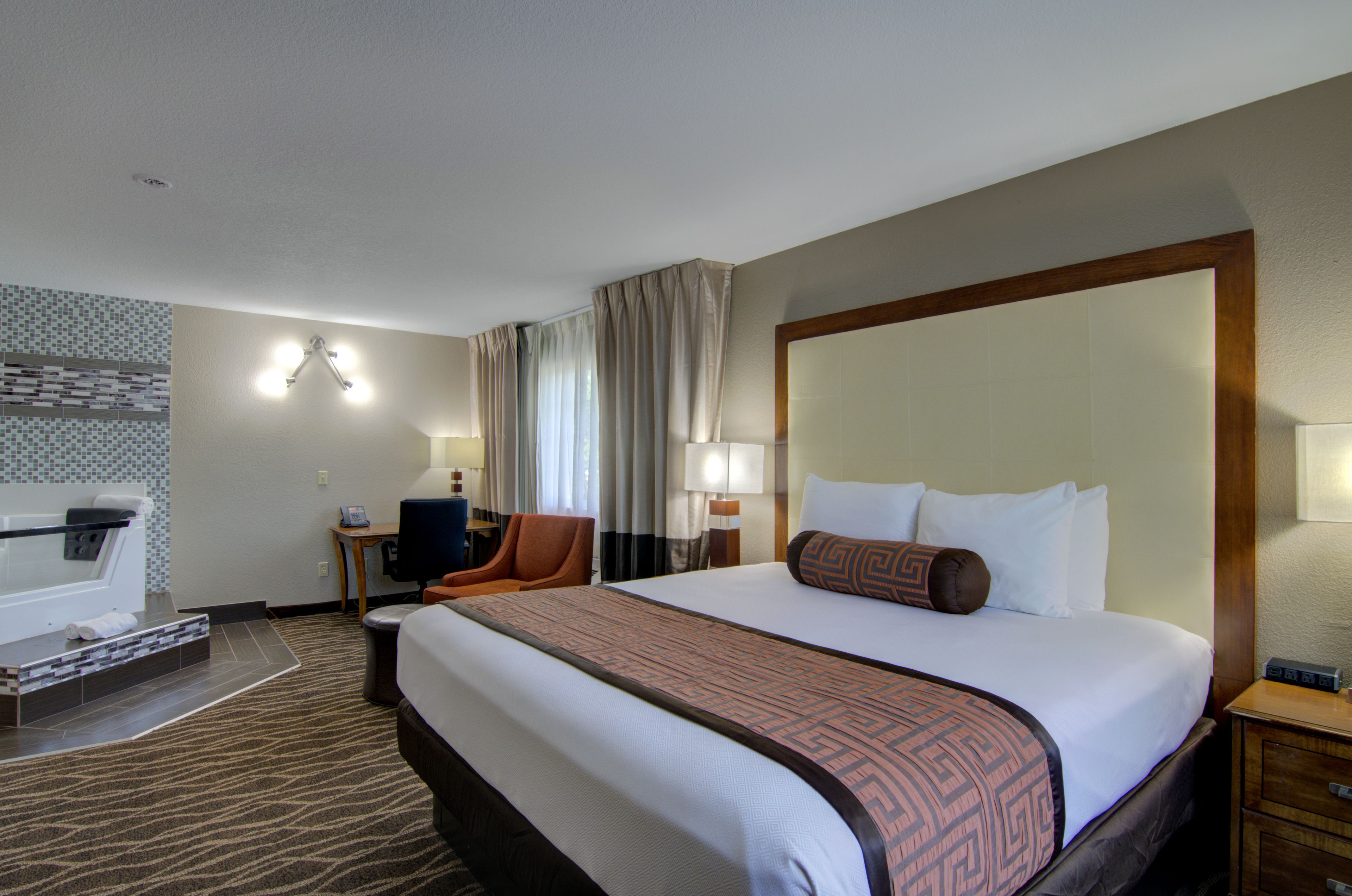 Suite, 1 King Bed, Non Smoking, Jetted Tub with mood lighting, Indoor | Premium bedding, desk, blackout drapes, free WiFi