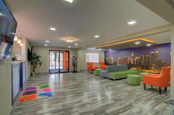 Interior detail - Westbridge Inn & Suites (Centerville)