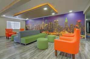 Interior detail - Westbridge Inn & Suites (Centerville)