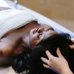 Hydrotherapie, Warmsteinmassagen, Tiefengewebe-Massagen