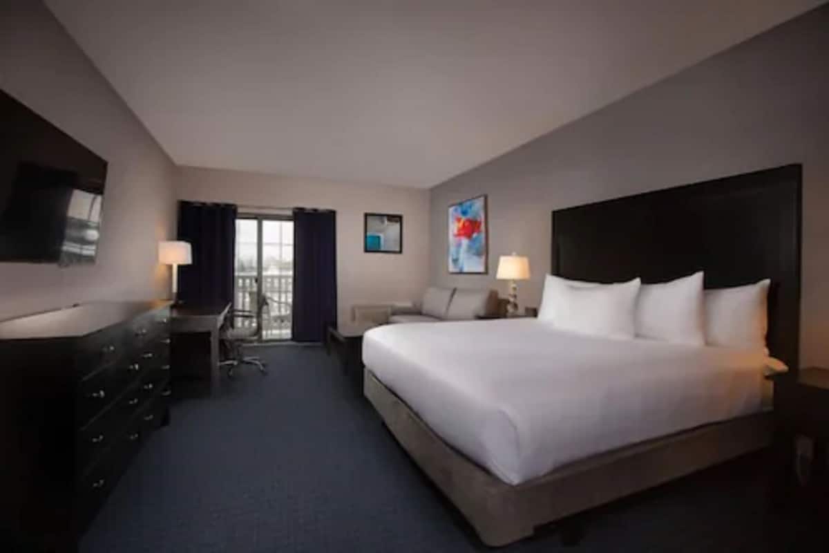 King, Executive Suite, City View