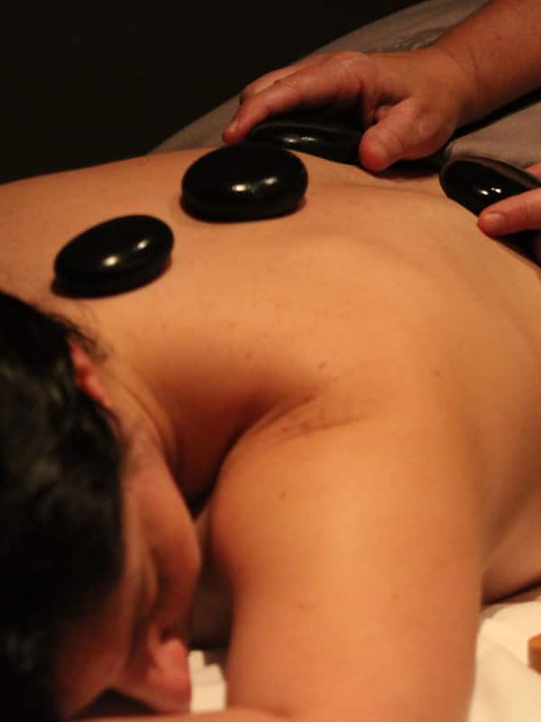 Hydrotherapie, Warmsteinmassagen, Tiefengewebe-Massagen