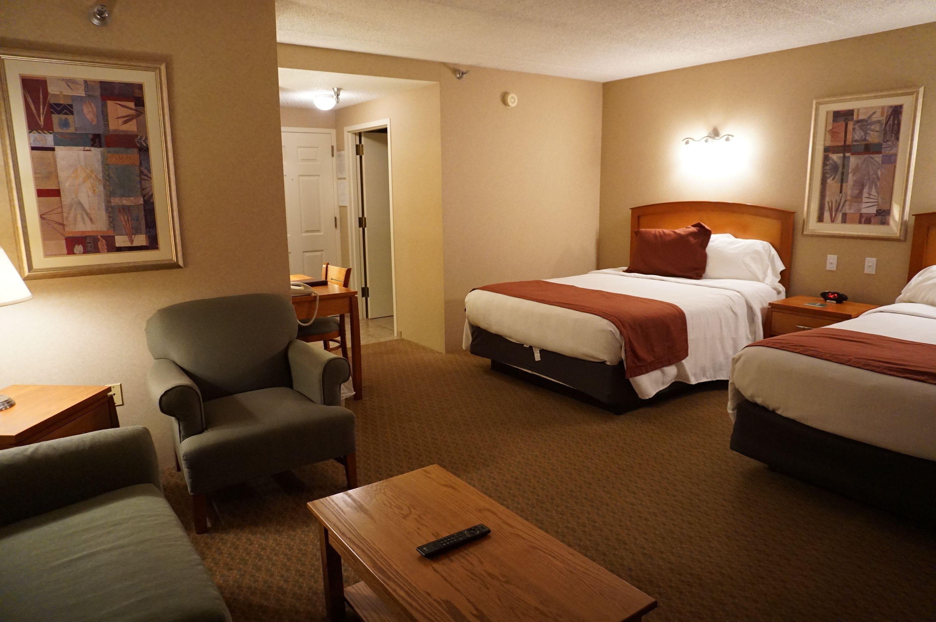 deluxe room, non smoking | desk, iron/ironing board, free wifi