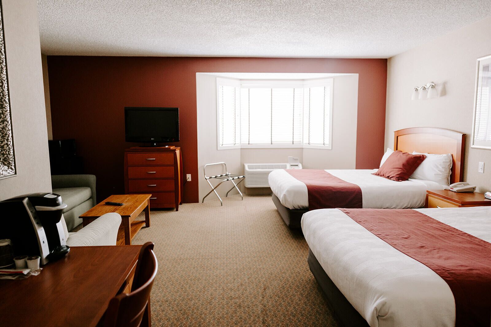 Deluxe Room, Non Smoking | Desk, iron/ironing board, free WiFi, bed sheets