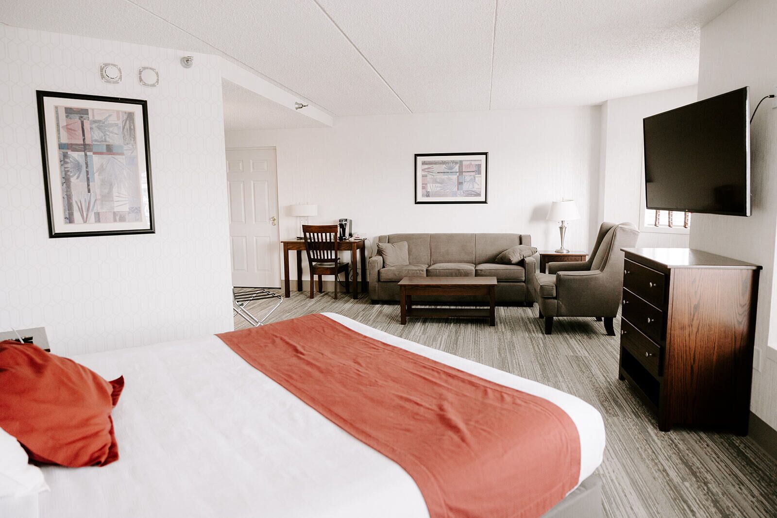 Standard Suite, 1 King Bed, Non Smoking | Desk, iron/ironing board, free WiFi, bed sheets