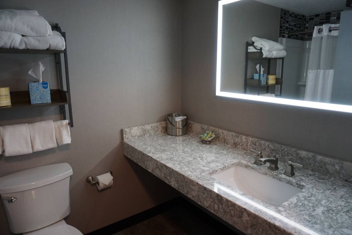 standard room, 2 queen beds, non smoking | bathroom | free toiletries, hair dryer, towels