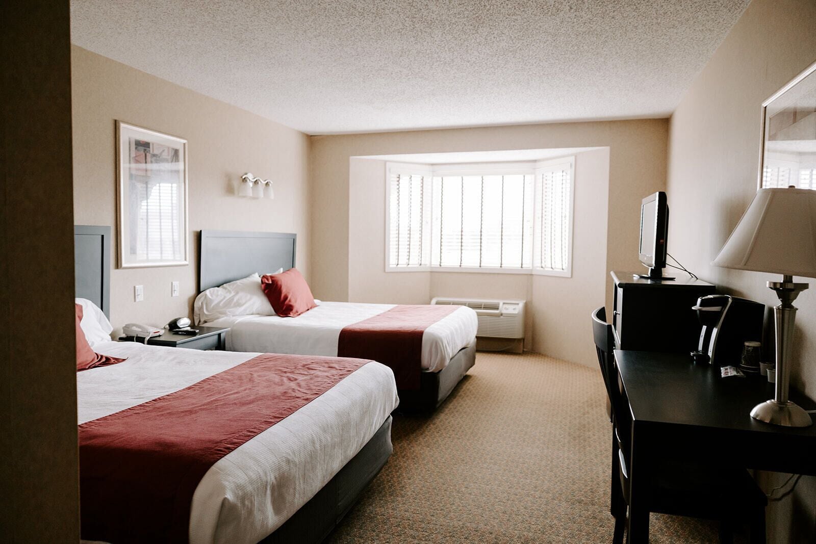 標準客房, 2 張加大雙人床, 非吸煙房 | 書桌、熨斗/熨衣板、免費無線上網、床單