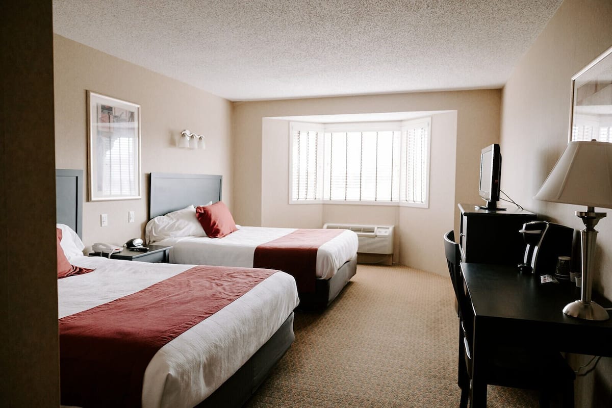 Standardrum - 2 queensize-sängar - icke-rökare | 1 sovrum, skrivbord, strykjärn/strykbräda och gratis wi-fi