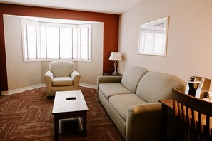 1 svefnherbergi, skrifborð, straujárn/strauborð