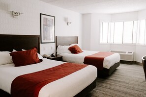 Standard-herbergi - 2 meðalstór tvíbreið rúm - reyklaust | 1 svefnherbergi, skrifborð, straujárn/strauborð